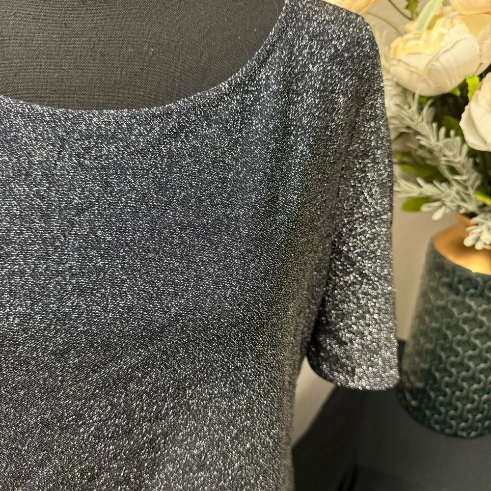 Ann Taylor Shimmer Metallic Short Sleeve Top in Navy Blue – Size M - Picture 2 of 9